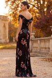 Vestido formal maxi de terciopelo descubierto al hombro con abertura lateral