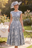 Vestido de madre de la novia, bateau gris con escote en A y estampado floral