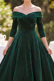 Vestido de madre de la novia verde oscuro de hombros descubiertos en 3/4 de mangas línea A con abalorios