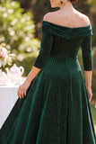 Vestido de madre de la novia verde oscuro de hombros descubiertos en 3/4 de mangas línea A con abalorios