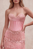 Corsé rosa con funda, lentejuelas, vestido largo sin tirantes y flecos escalonados