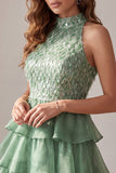 Vestido de cóctel corto verde de cuello alto con volantes y filetes A-line
