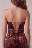 Vestido cóctel corto de terciopelo con de volantes Chocolates bodycon