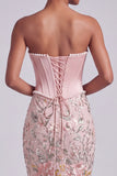 Vestido de graduación bordado de satén sin tirantes de corsé rosa con lentejuelas y perlas