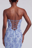 Vestido de graduación de organza sin tirantes de sirena azul sin tirantes florales con volantes