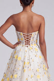 Corsé amarillo claro, vestido largo de graduación con volantes y tirantes y aplique florales