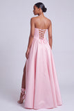 Vestido de graduación largo de satén rosa sin tirantes florales con abertura lateral
