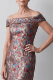 Vestido largo de madre de novia de jacquard gris de funda descubierto