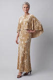 Vestido largo de madre de la novia con estampado de veludo champán con escote floral y capa
