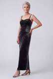 Vestido de madre de la novia con bordado de terciopelo negro con lentejuelas fruncidas, escote batazo y capa de gasa