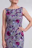 Vestido de madre de la novia de terciopelo floral gris con vaina de satino de bateau con capa