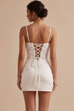 Corsé blanco bodycon tirantes finos de satén Vestido corto blanco con flor 3D