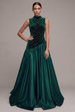 Vestido largo de terciopelo satén verde oscuro con corte alto y corte en A
