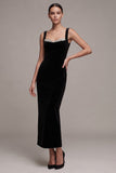 Vestido largo de terciopelo negro con detritos