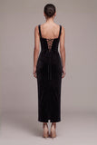 Vestido largo de terciopelo negro con detritos