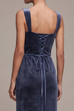 Vestido largo de terciopelo con cuentas de cuello cuadrado azul polvoriento y vaina