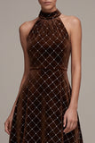 Vestido de terciopelo A-Line Alto y Bajo con caparru café con cuentas