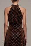 Vestido de terciopelo A-Line Alto y Bajo con caparru café con cuentas