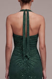 Vestido formal Maxi de funda verde oscuro, capestro con cuentas fruncidas, con abertura