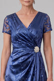 Vestido de labejuelas de satén azul real con escote en V y escote en V bordado largo y arrugado de madre de la novia