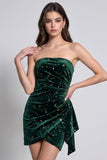 Vestido corto de cóctel sin tirantes y fruncido de terciopelo verde oscuro estampado