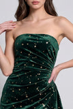 Vestido corto de cóctel sin tirantes y fruncido de terciopelo verde oscuro estampado