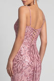 Vestido de noche rosa de sirenas brillantes con tirantes finos y lentejuelas