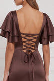 Vestido de dama de honor espresso con escote cuadrado y mangas acampanadas Maxi con abertura