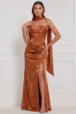 Vestido de dama de honor Maxi sin tirantes y arrugado con funda oliva y abertura lateral