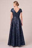 Vestido largo de madre de novia con escote en V y azul marino