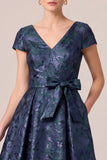 Vestido largo de madre de novia con escote en V y azul marino
