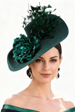 Sombrero Fascinator de Tela Sinomay verde oscuro con plumas