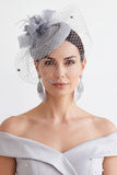 Fuchsia Sinamay Birdcage Veil 3D de tela Flor Fascinator con plumas