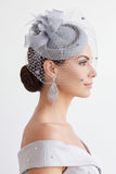 Fuchsia Sinamay Birdcage Veil 3D de tela Flor Fascinator con plumas