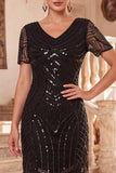 Vestido negro de los años 20 con flecos de manga corta y escote en V y lentejuelas