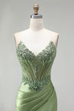 Vestido largo de graduación satén fruncido con cuentas y satín corsé verde, escote en V y sello en V