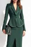 Traje de mujer de dos piezas verde oscuro con solapa muescada y abertura delantera