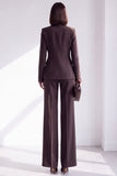 Traje de mujer de manga larga con solapa muescada y detalles de encaje