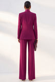 Traje de negocios de mujer en color rojo morado
