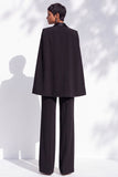 Traje de mujer de dos piezas negro con solapa de pico y bolsillos