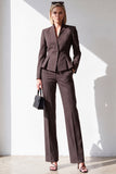 Traje peplum de mujer de dos piezas a rayas color café con escote en V y bolsillos