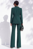 Traje largo de mujer verde oscuro con solapa de pico, botonadura sencilla y bolsillos