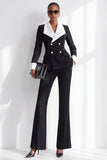 Traje de mujer blanco y negro con solapa cruzada, doble botonadura y bolsillos