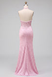Vestido largo de fiesta rosa de satén de corte sirena con corsé halter, perlas y abertura