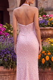 Vestido largo de fiesta rosa de satén de corte sirena con corsé halter, perlas y abertura