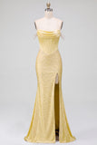 Vestido largo de fiesta amarillo de satén con perlas, bordado de cuentas, corte sirena y abertura
