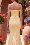 Vestido largo de fiesta amarillo de satén con perlas, bordado de cuentas, corte sirena y abertura