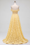 Vestido largo de fiesta amarillo con perlas, bordado floral, corte en línea A y hombros descubiertos