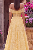 Vestido largo de fiesta amarillo con perlas, bordado floral, corte en línea A y hombros descubiertos