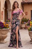 Vestido largo de fiesta rosa y negro con flores, lentejuelas, hombros descubiertos, corte sirena, lazo y abertura